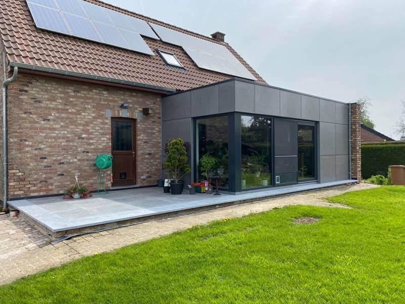 Extension d'une maison unifamiliale, bardage en panneaux fibre-ciment (3)